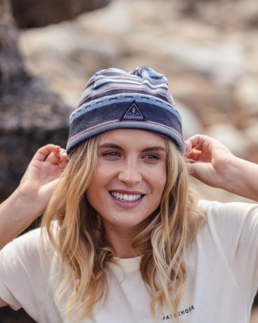 Passasjer Eksklusiv Wanderer Resirkulert Polar Beanie Dyp Marineblå Vintage Geo